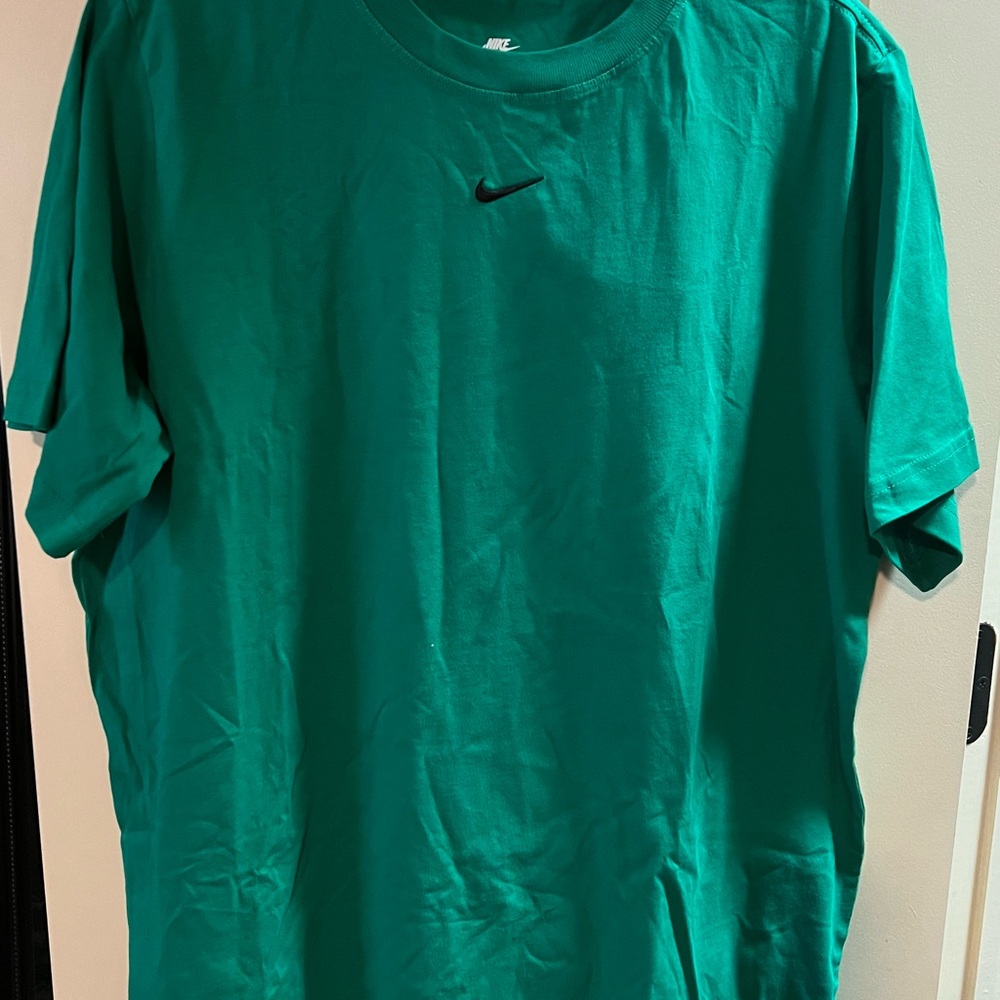 Nike “The Nike Tee” New